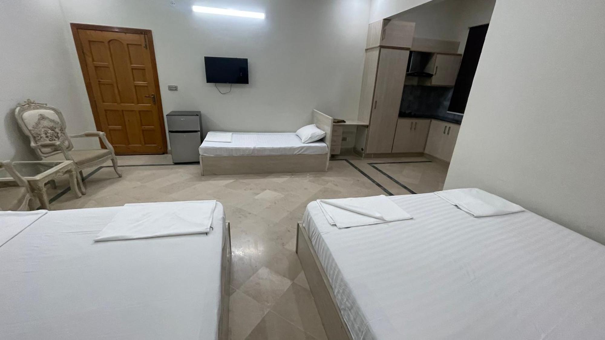 Midways Guest House And Hotels อิสลามาบัด ภายนอก รูปภาพ