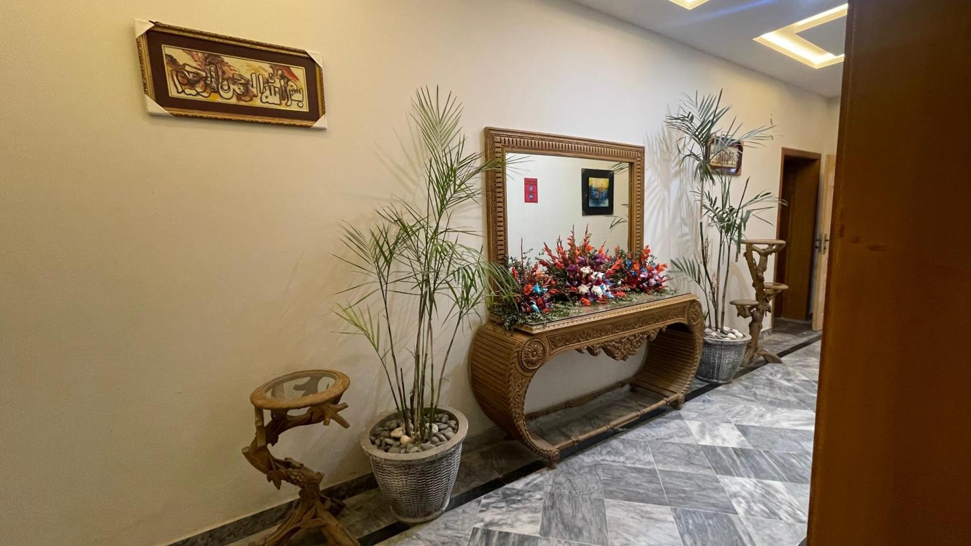 Midways Guest House And Hotels อิสลามาบัด ภายนอก รูปภาพ