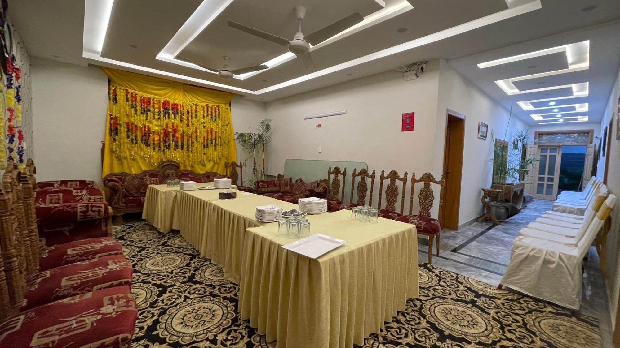 Midways Guest House And Hotels อิสลามาบัด ภายนอก รูปภาพ