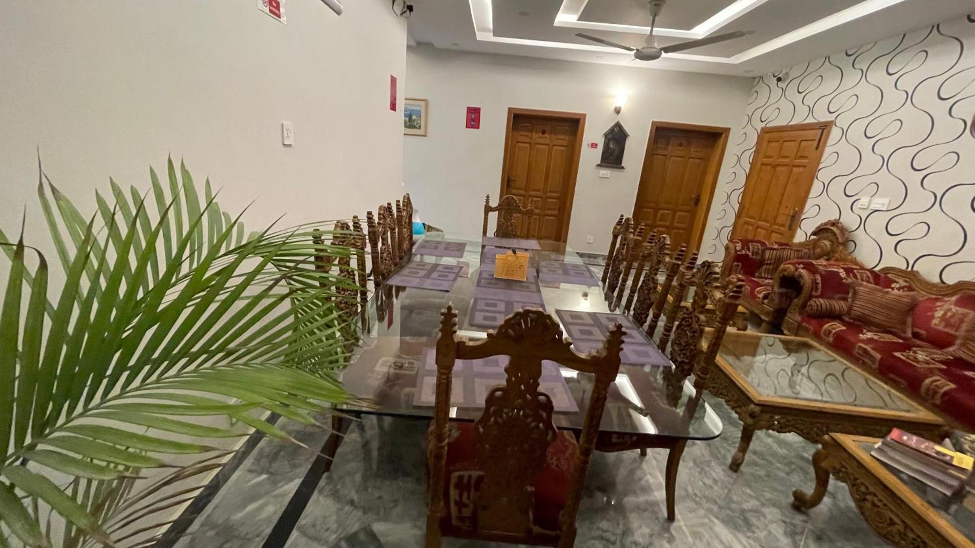 Midways Guest House And Hotels อิสลามาบัด ภายนอก รูปภาพ