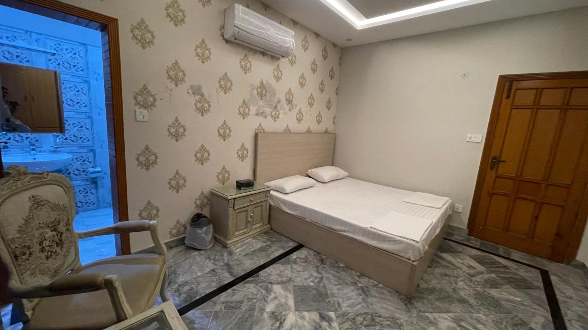 Midways Guest House And Hotels อิสลามาบัด ภายนอก รูปภาพ