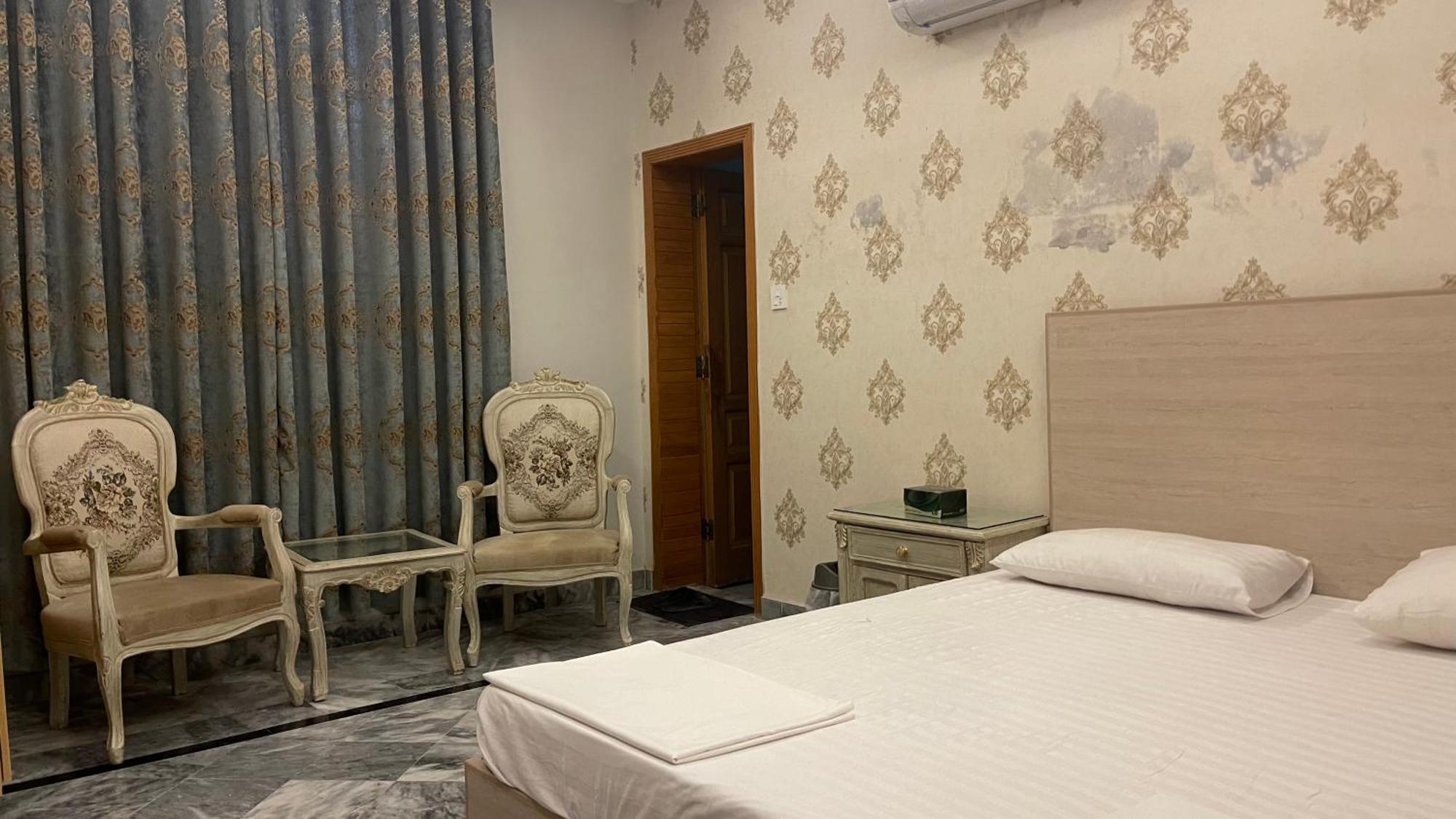 Midways Guest House And Hotels อิสลามาบัด ภายนอก รูปภาพ