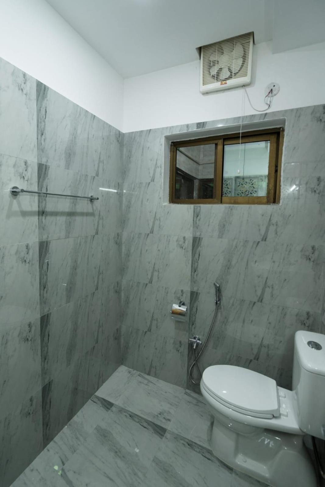 Midways Guest House And Hotels อิสลามาบัด ภายนอก รูปภาพ