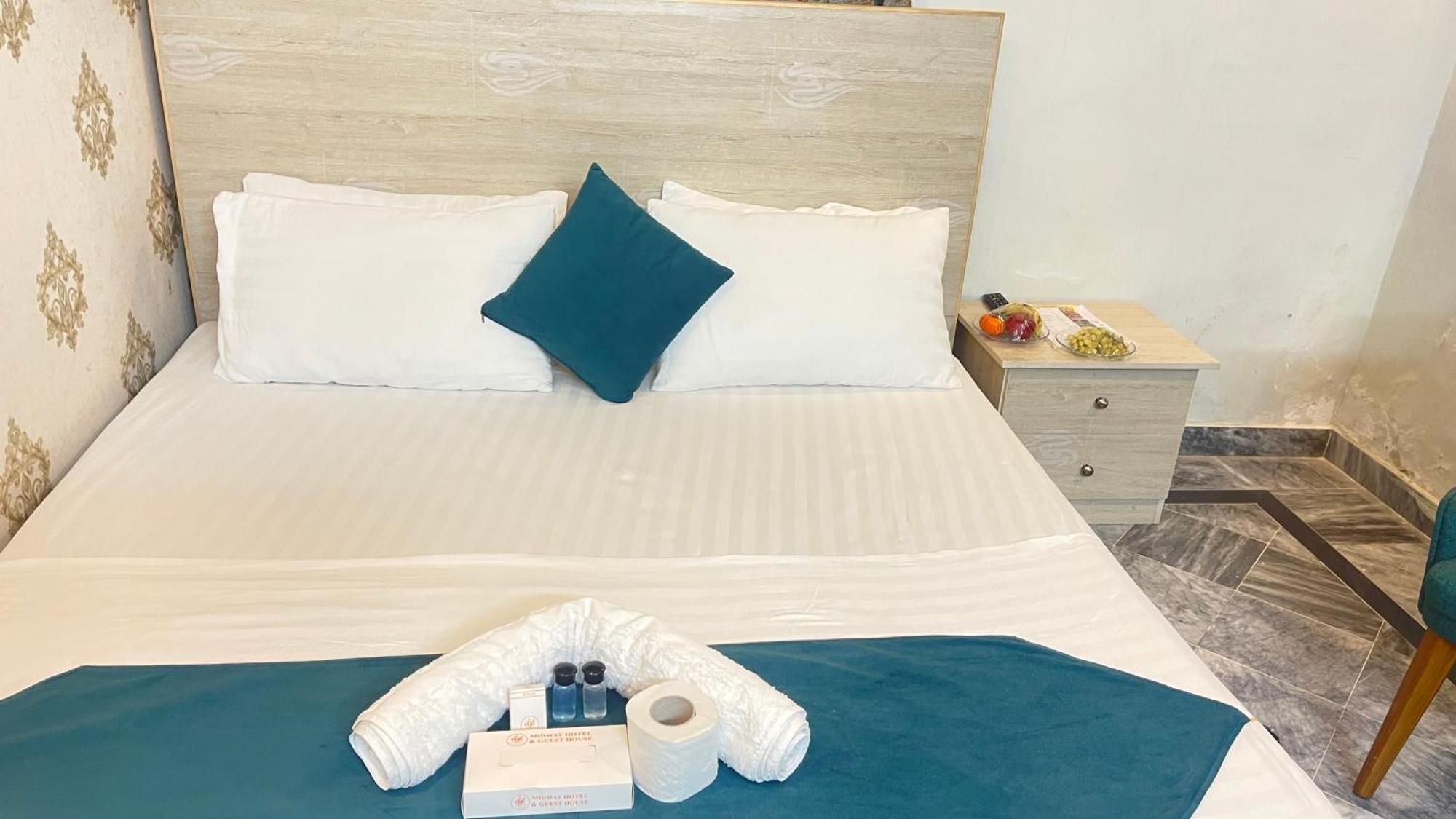 Midways Guest House And Hotels อิสลามาบัด ภายนอก รูปภาพ
