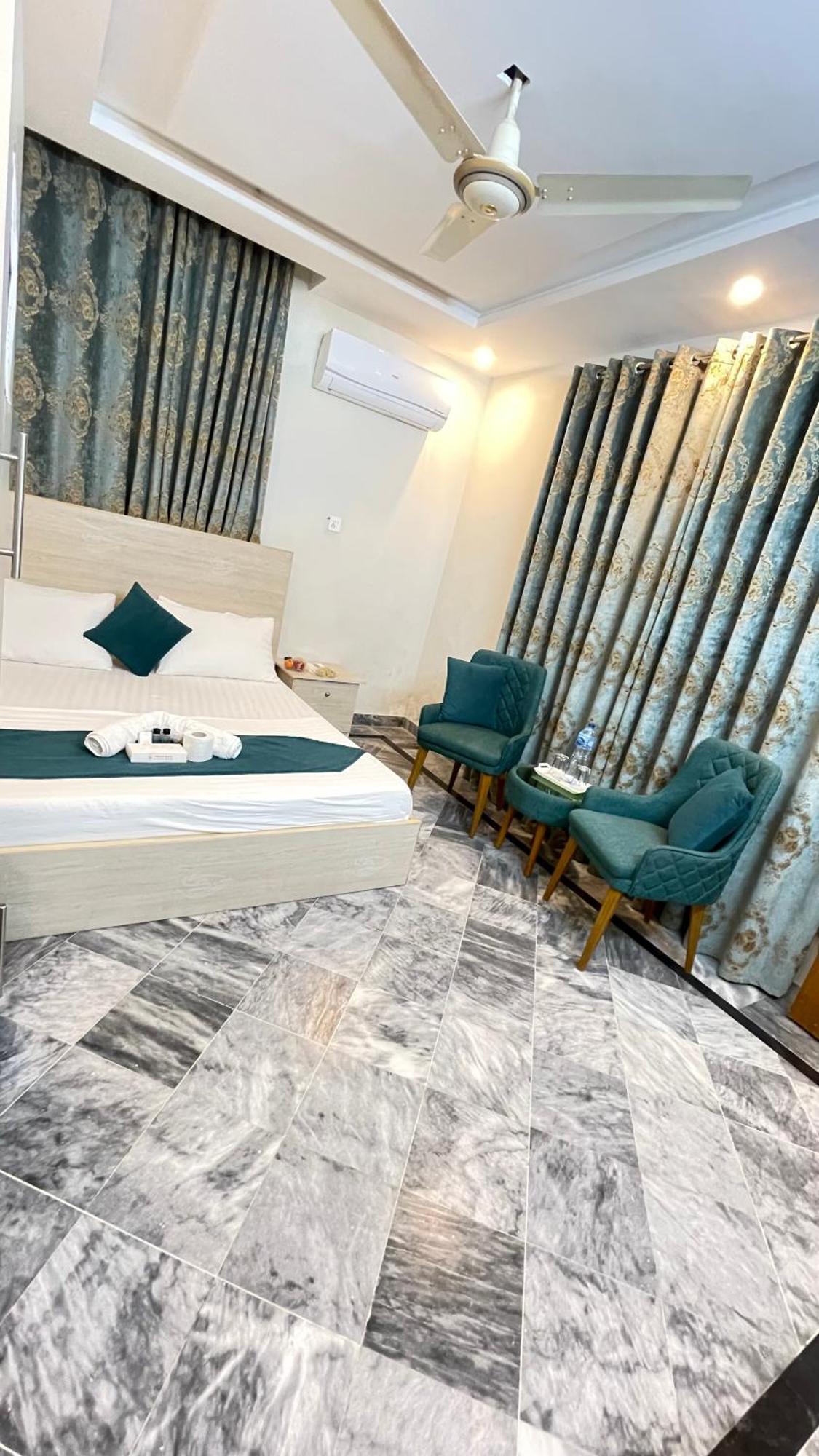 Midways Guest House And Hotels อิสลามาบัด ภายนอก รูปภาพ