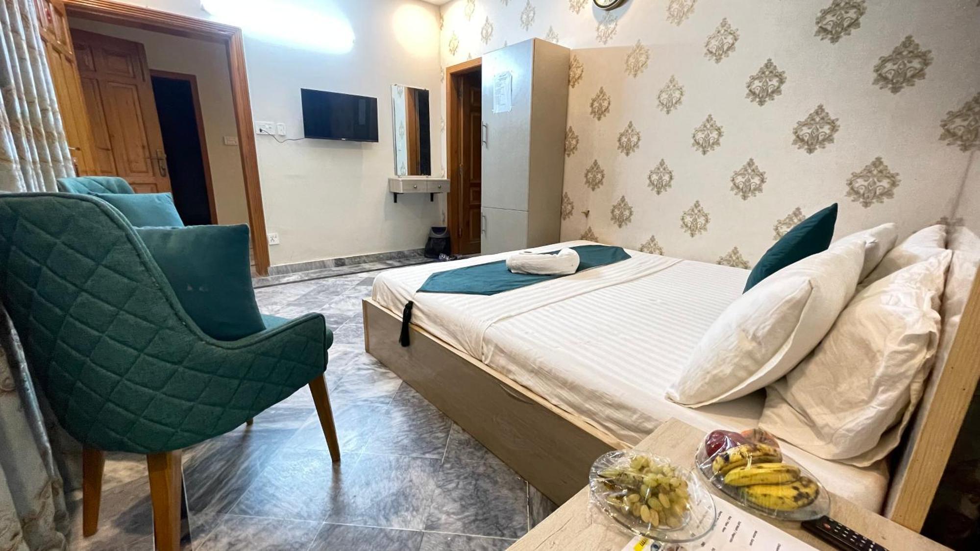 Midways Guest House And Hotels อิสลามาบัด ภายนอก รูปภาพ