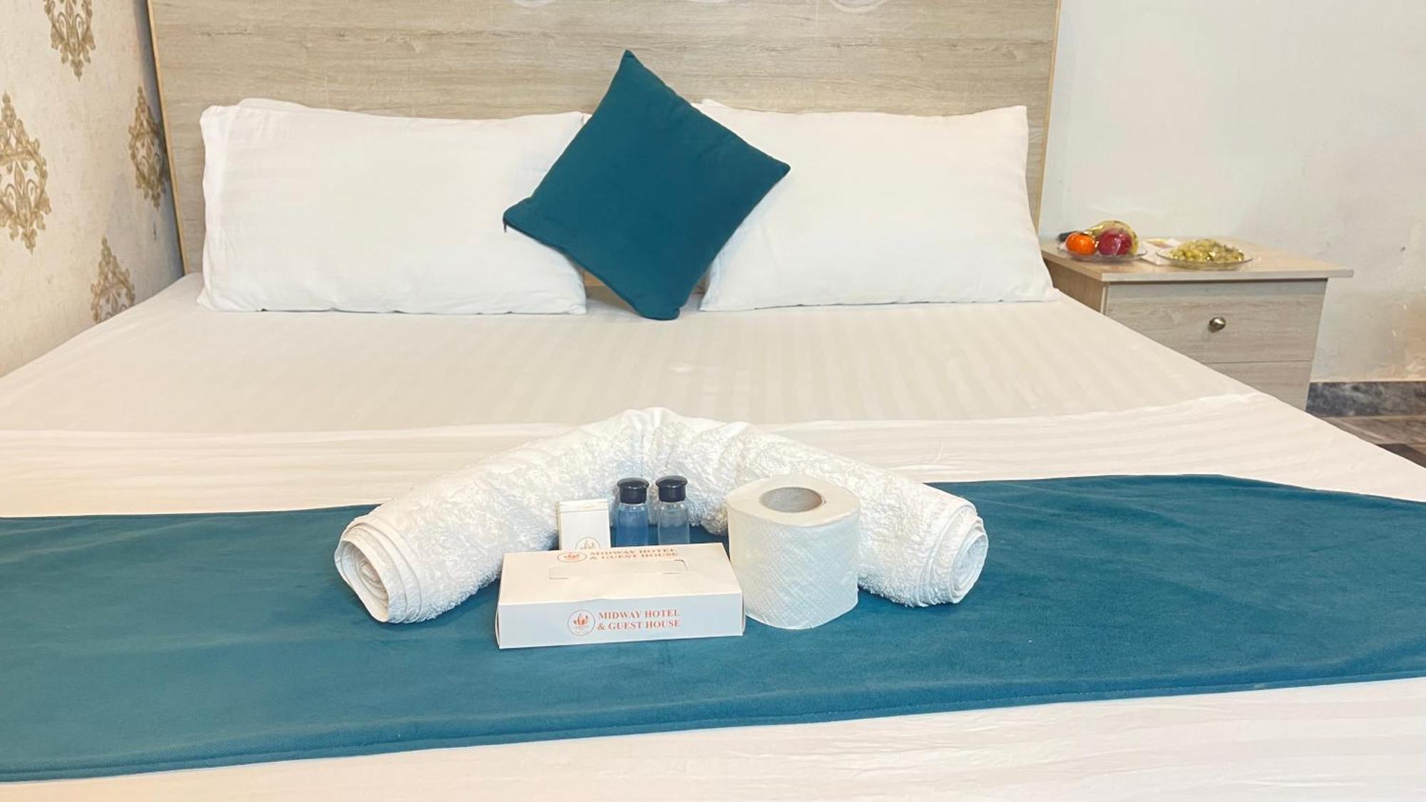 Midways Guest House And Hotels อิสลามาบัด ภายนอก รูปภาพ