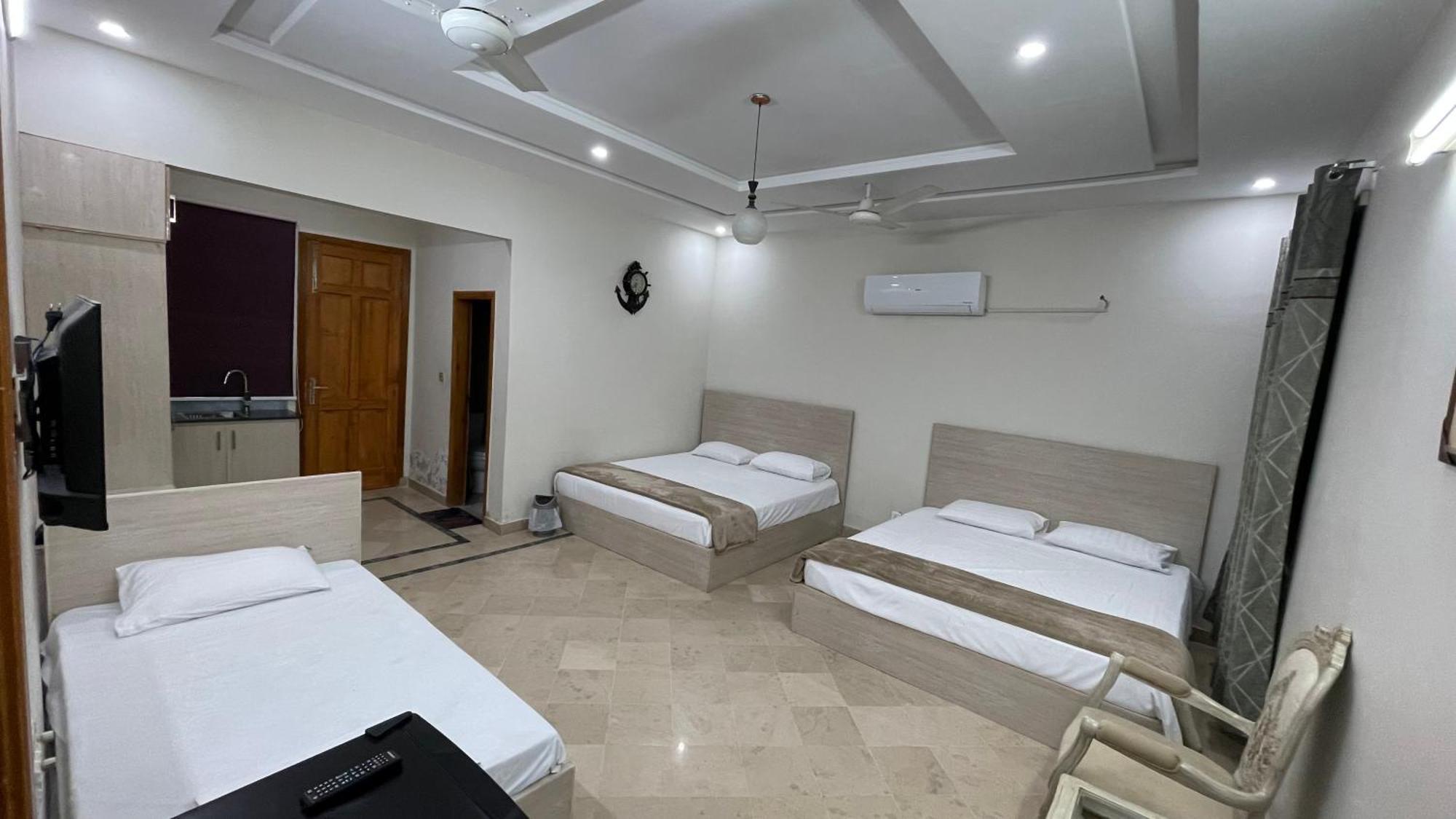 Midways Guest House And Hotels อิสลามาบัด ภายนอก รูปภาพ