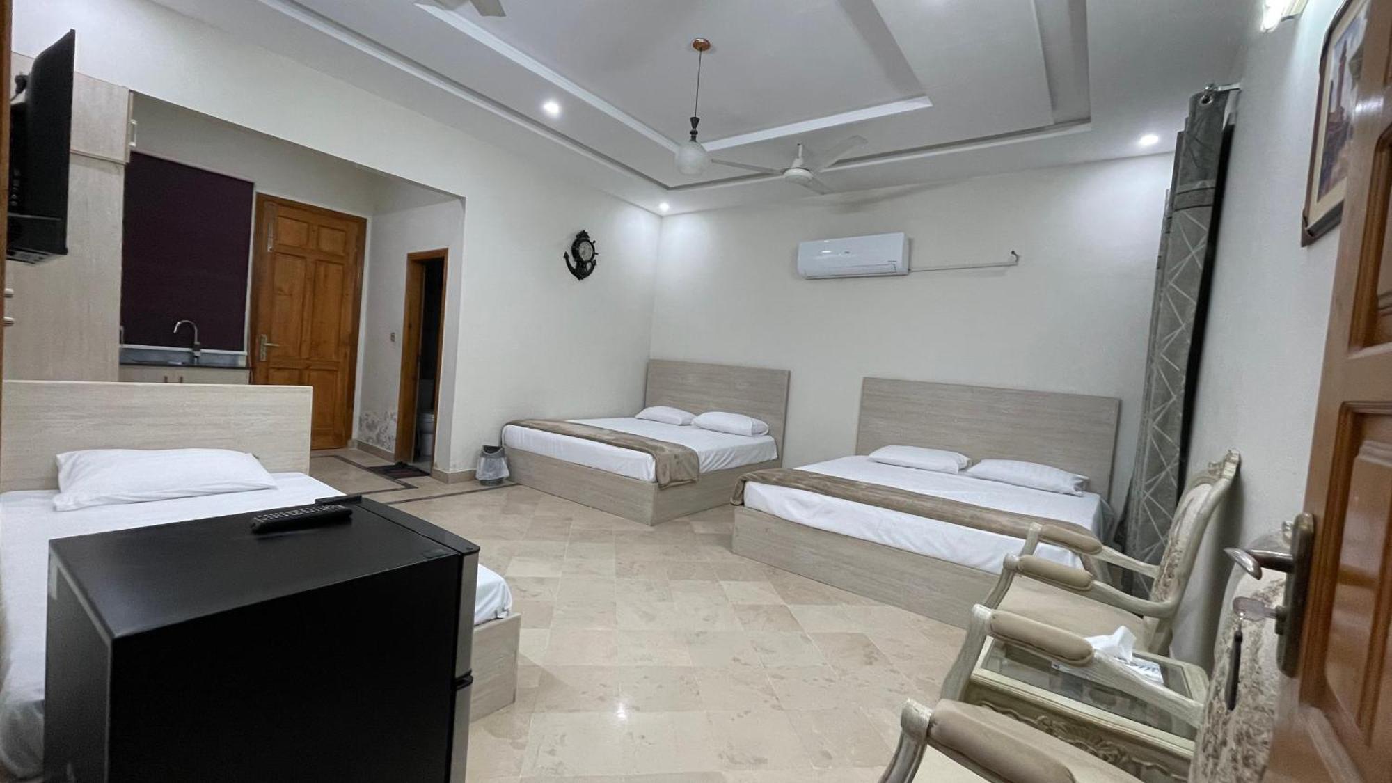 Midways Guest House And Hotels อิสลามาบัด ภายนอก รูปภาพ